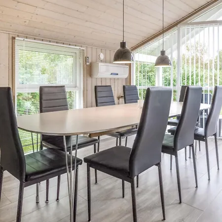 Дом отдыха Four-bedroom In