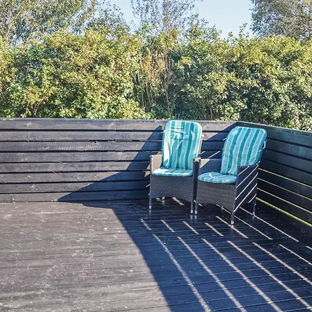 Дом отдыха Four-bedroom In *